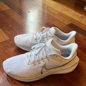 Women’s Nike air zoom Pegasus 10.5
